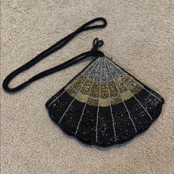 Finesse Vintage Elegant Black and Gold Beaded Shell Crossbody - Picture 1 of 8